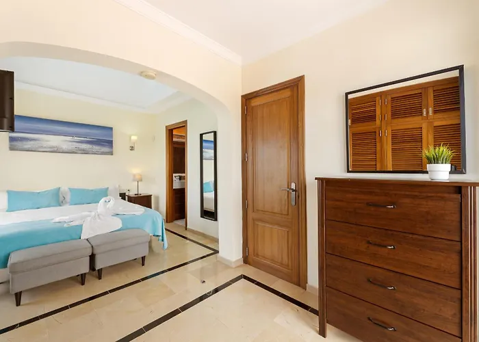 فيلة Zafiro 17 By Escape