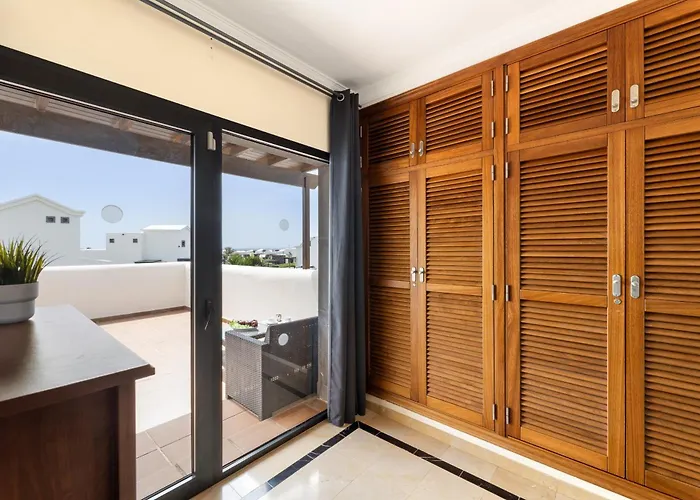 فيلة Zafiro 17 By Escape